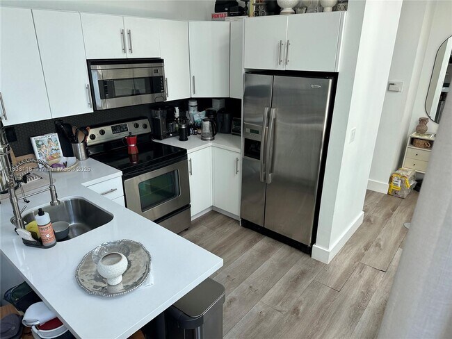 Building Photo - 3062 Bird Ave