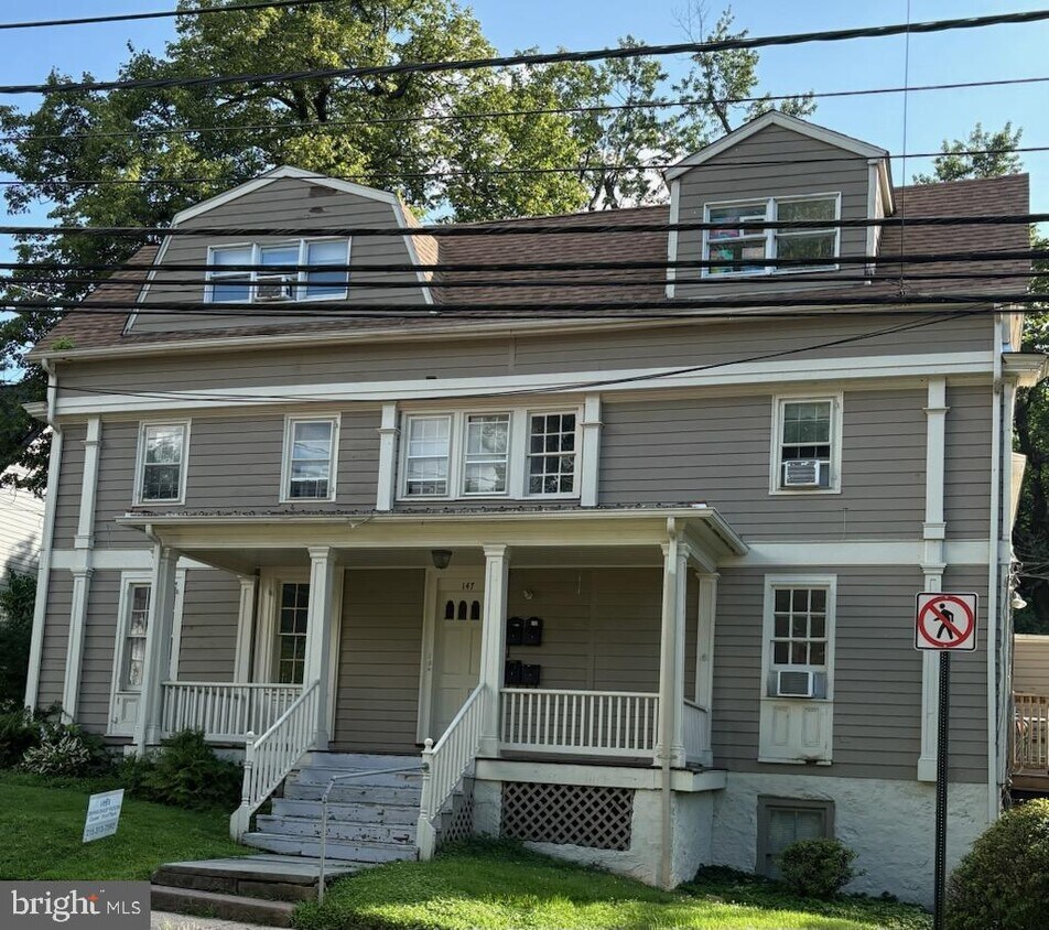 Building Photo - 147 S Main St