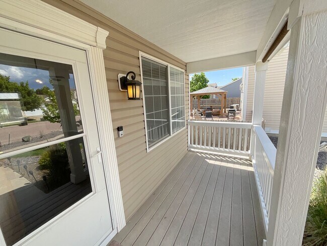Foto del edificio - 4 Bedroom Home Available Near N Powers Bl ...