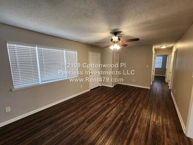 Foto del edificio - 2109 Cottonwood Pl