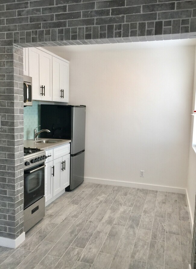 Foto del edificio - 7411 Willoughby Ave