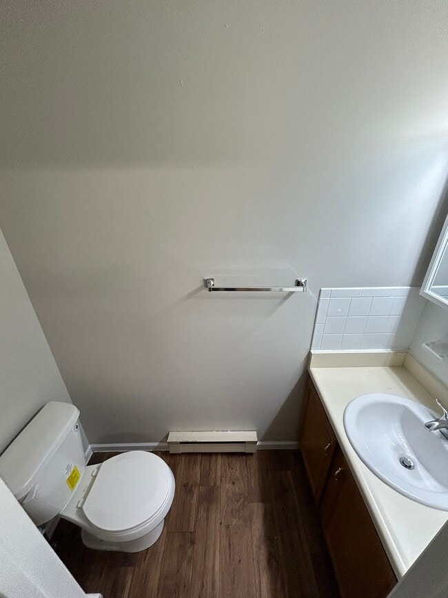 Building Photo - Spacious 2-Bedroom Living in a Quiet Commu...