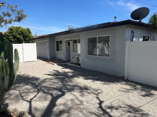 Foto del edificio - Fully Renovated 2 Bed 1 Bath Home