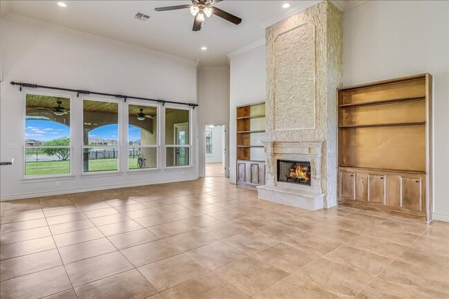 Building Photo - 6241 Lago Vista Dr