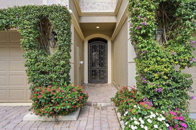 Building Photo - 921 Osceola Dr