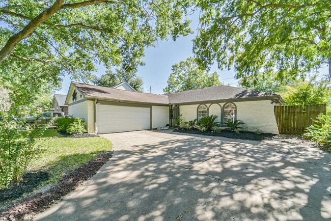 Building Photo - 22203 Fincastle Dr
