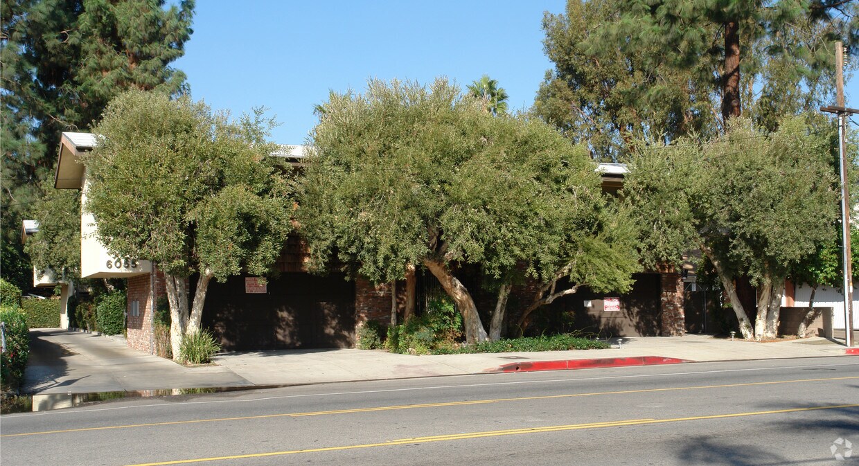 Primary Photo - 6055 Fulton Ave