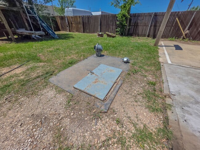 Foto del edificio - Charming 3-Bed, 2.5-Bath Home in Bethany w...