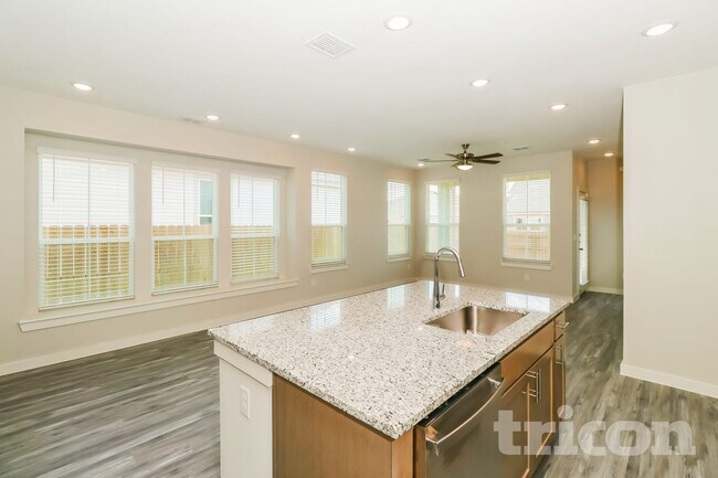 Building Photo - 1560 Mexican Heather Dr