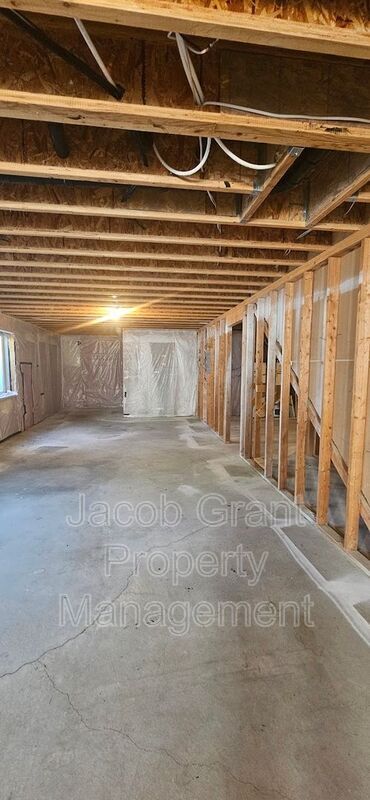 Building Photo - 3314 Woodside Dr