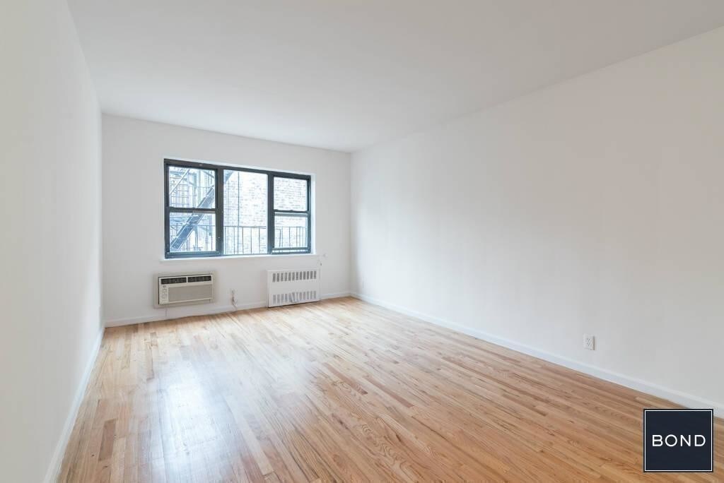 Foto principal - 354 E 83rd St