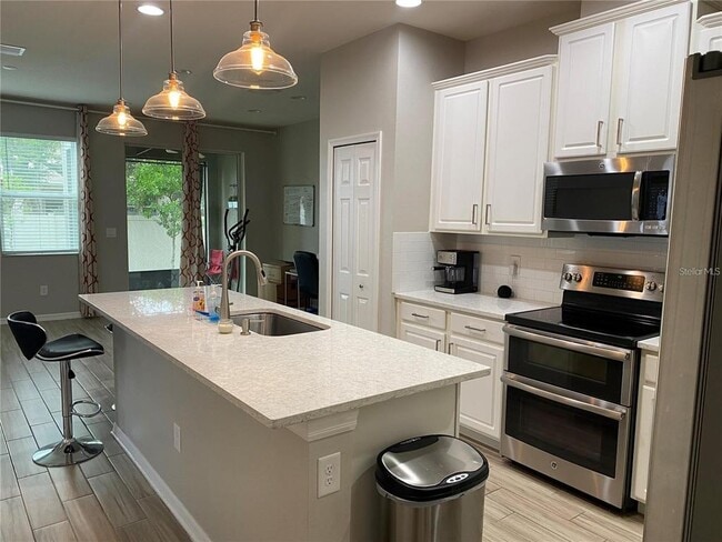 Building Photo - 10722 Avery Park Dr