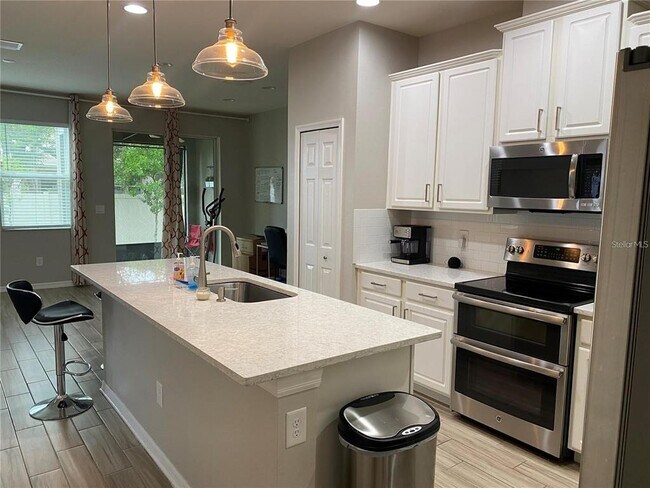 Foto del edificio - 10722 Avery Park Dr