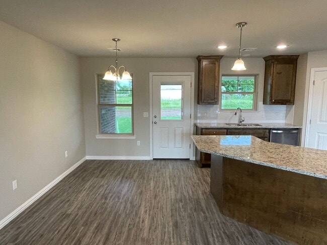 Building Photo - Beautiful 3/2 home in convenient location