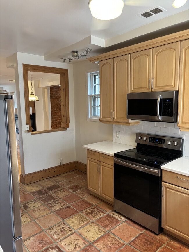 Kitchen - 1022 G St NE