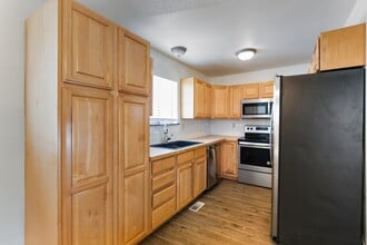 Building Photo - 729 Parkview Mountain Dr