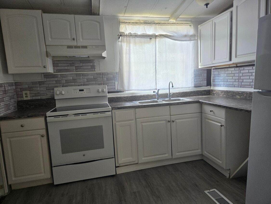 Foto principal - 9928 8th Ave