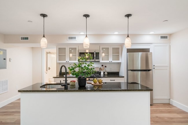 Building Photo - 18 Whitney Ave