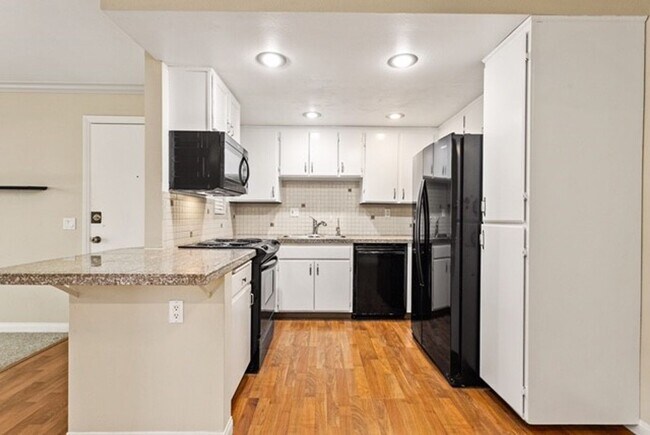 Building Photo - Welcome Home to Comfort and Style in this ...