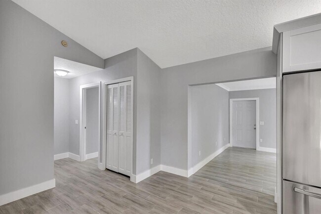 Building Photo - 843 Azalea Dr