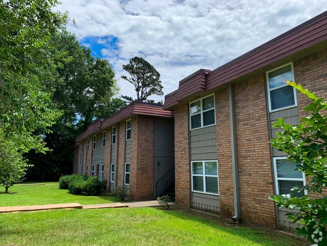 Building Photo - Pine Wood Apartments