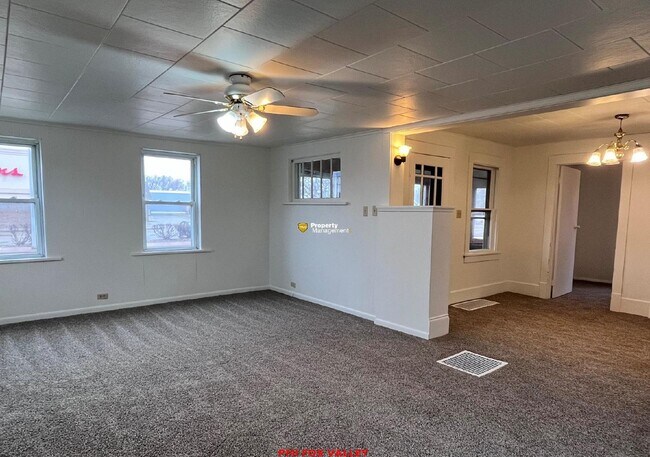 Building Photo - Charming 3-Bedroom Home in Menasha, WI with Spacious Layout!