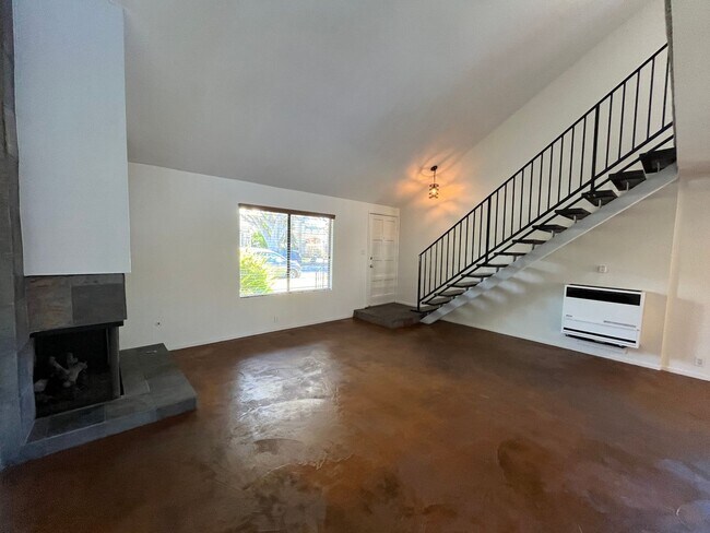 Building Photo - Unique 2-bedroom, 2-bath + Loft townhome s...