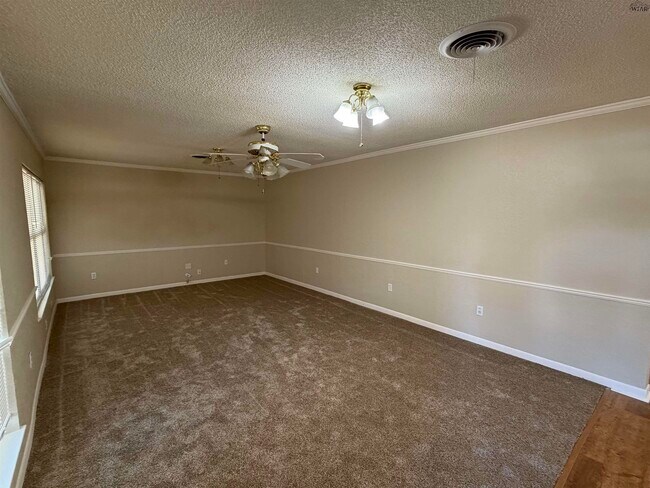 Foto del edificio - 5127 Parklane Dr