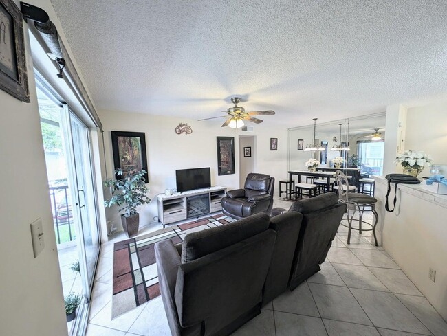 Building Photo - 7515 S Oriole Blvd