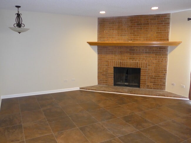 Building Photo - 3373 S Monaco Pkwy