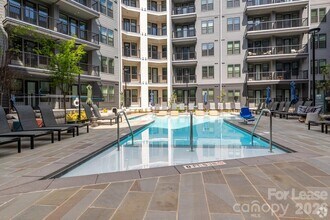 Building Photo - 536 W Tremont Ave