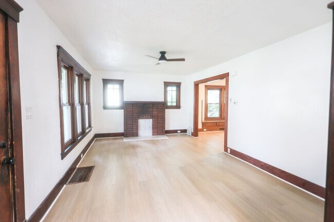 Foto del edificio - 1119 W 11th St