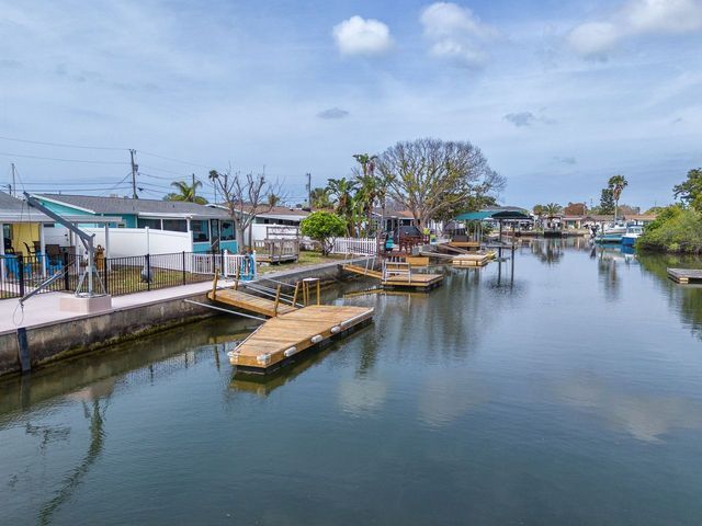 Building Photo - Adorable home For Rent on the Canal in Hudson