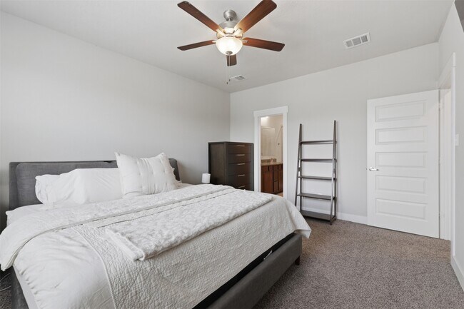 Foto del edificio - 3934 Yukon Ln