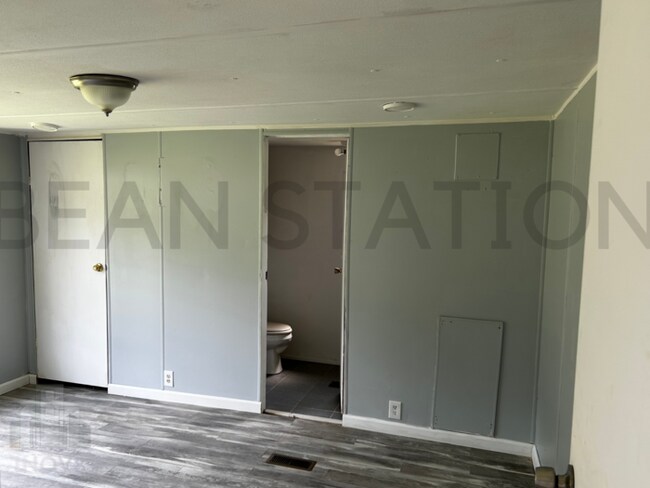 Building Photo - 142 Third St