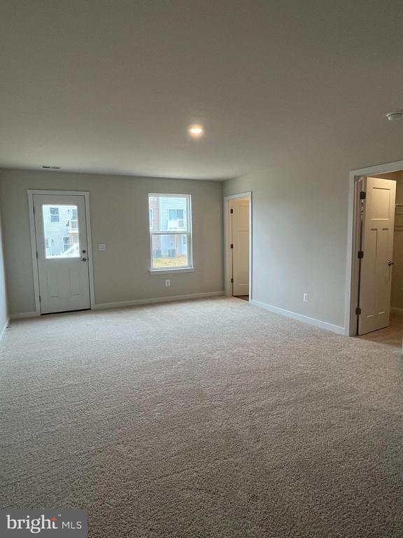 Foto del edificio - 90 Trotting Rd