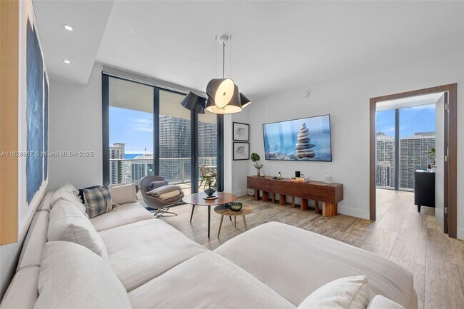 Building Photo - 1010 Brickell Ave