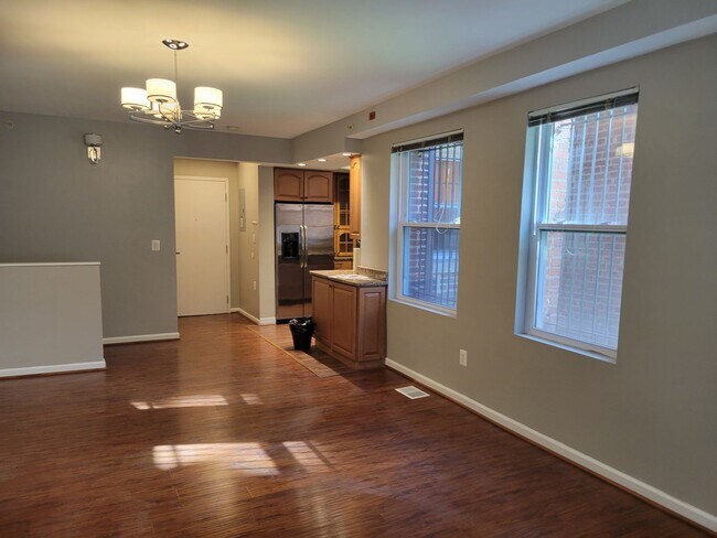 Foto del edificio - Spacious 2 BR/2 BA 2-Level Condo in Columb...