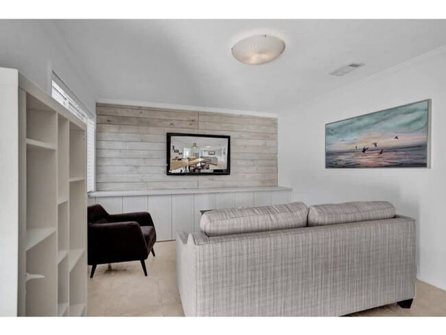 Building Photo - 3215 NE 7th St