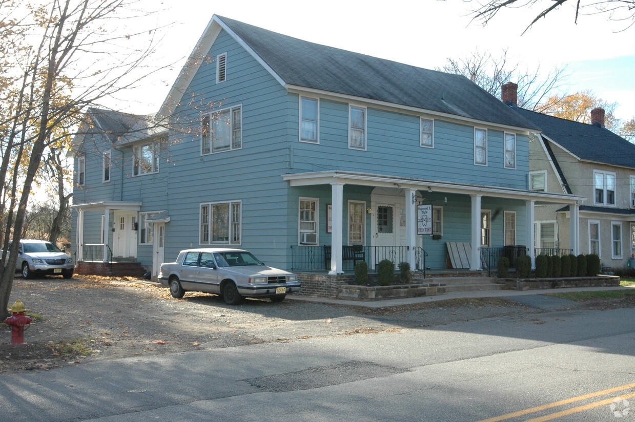 Building Photo - 66 Main St