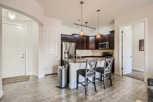 Foto del edificio - 301 Inverness Way S