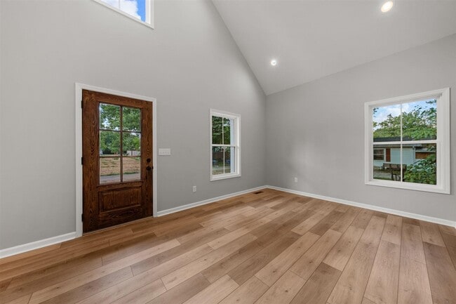 Building Photo - 609 Mayes Ln