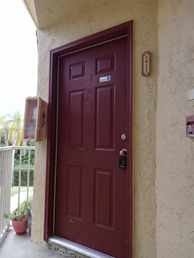 Building Photo - 595 Vista Isles Dr