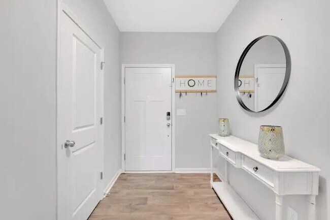Building Photo - Room in 3 Bedroom Townhome at Whistling Te...