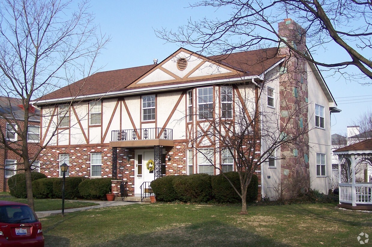 Building Photo - 1123-1125 S Cassingham Rd