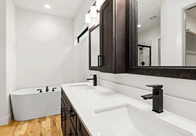 Building Photo - Lot 148