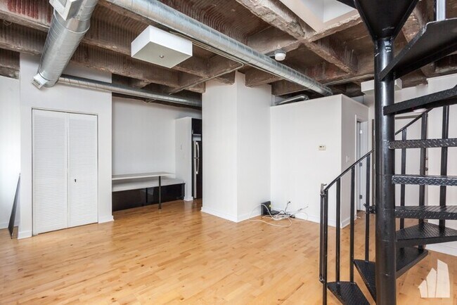Foto del edificio - Beautiful 1 Bedroom Condo in Lakeview!