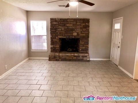 Building Photo - Stunning one story rare 3 bedroom 2 bath home