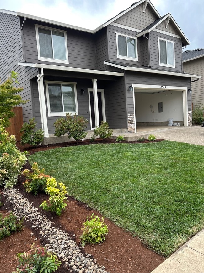 Building Photo - 4546 Sagecrest Dr NE