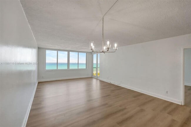 Foto del edificio - 5401 Collins Ave